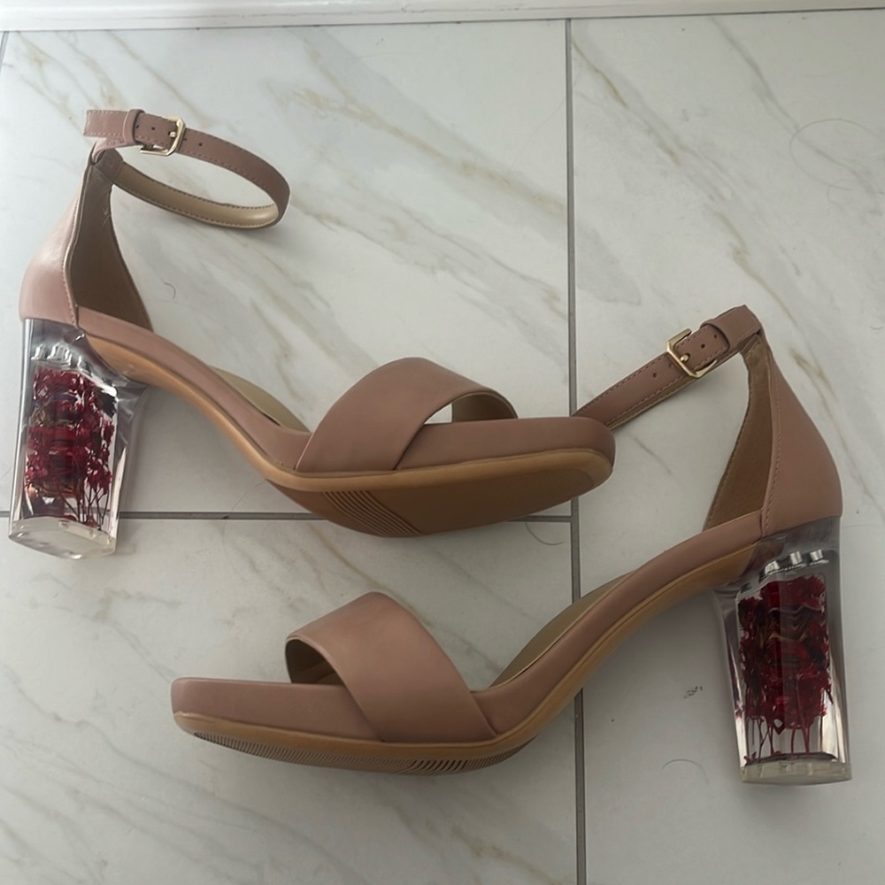 NWOB Gingersnap Smooth Leather Ankle Strap Sandal - Size 11